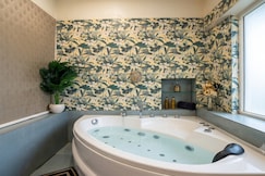 Luxe 2BHK with private jacuzzi Noida, Noida