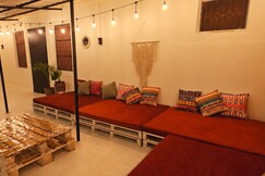 Moonlit Cozy 2BHK with Private Boho Terrace, Madurai