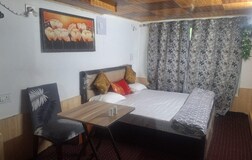 Deluxe couple room 1