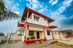 Sukoon Villa 1 - 3BHK near Jolly Grant Airport by Homeyhuts, Kanatal