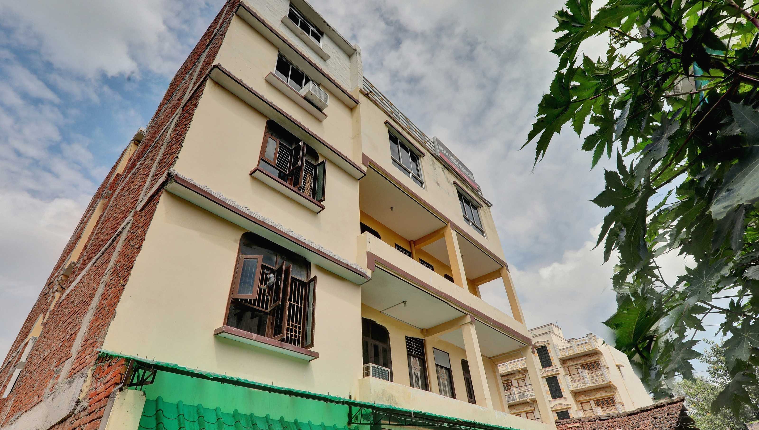 Hotel O Vidyapeeth Road formerly Shree Kashi Inn - Tap to explore photos