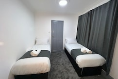 OYO Greenway Stays, Slough