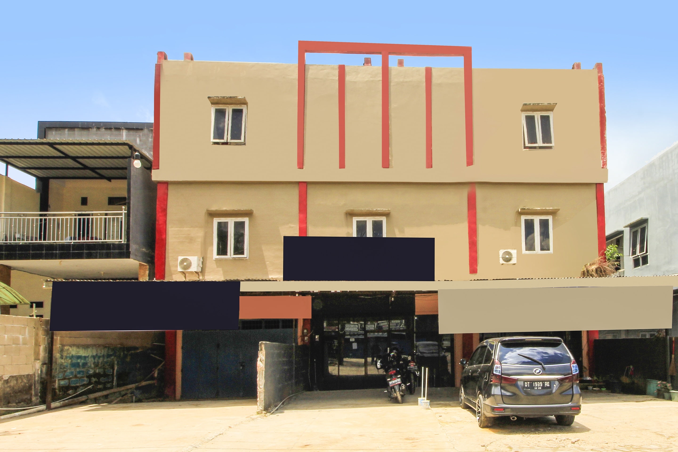 OYO 91855 Big Hotel Kendari - Tap to explore photos