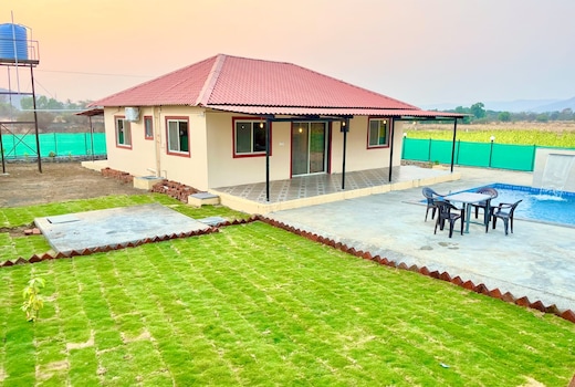 vacation farmhouse with swimming pool in Lonavala