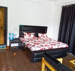 Deluxe Room with Mountain View