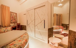 Deluxe Purple Room