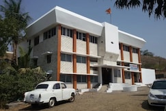 Hotel Son of Sun Tuljapur, 0.6 km from Tuljapur Railway Station by Prospera Hospitality Pvt. Ltd., Tuljapur