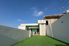 Peaceful 2BHK w/rooftop grass, 3min from Assi Ghat, Varanasi