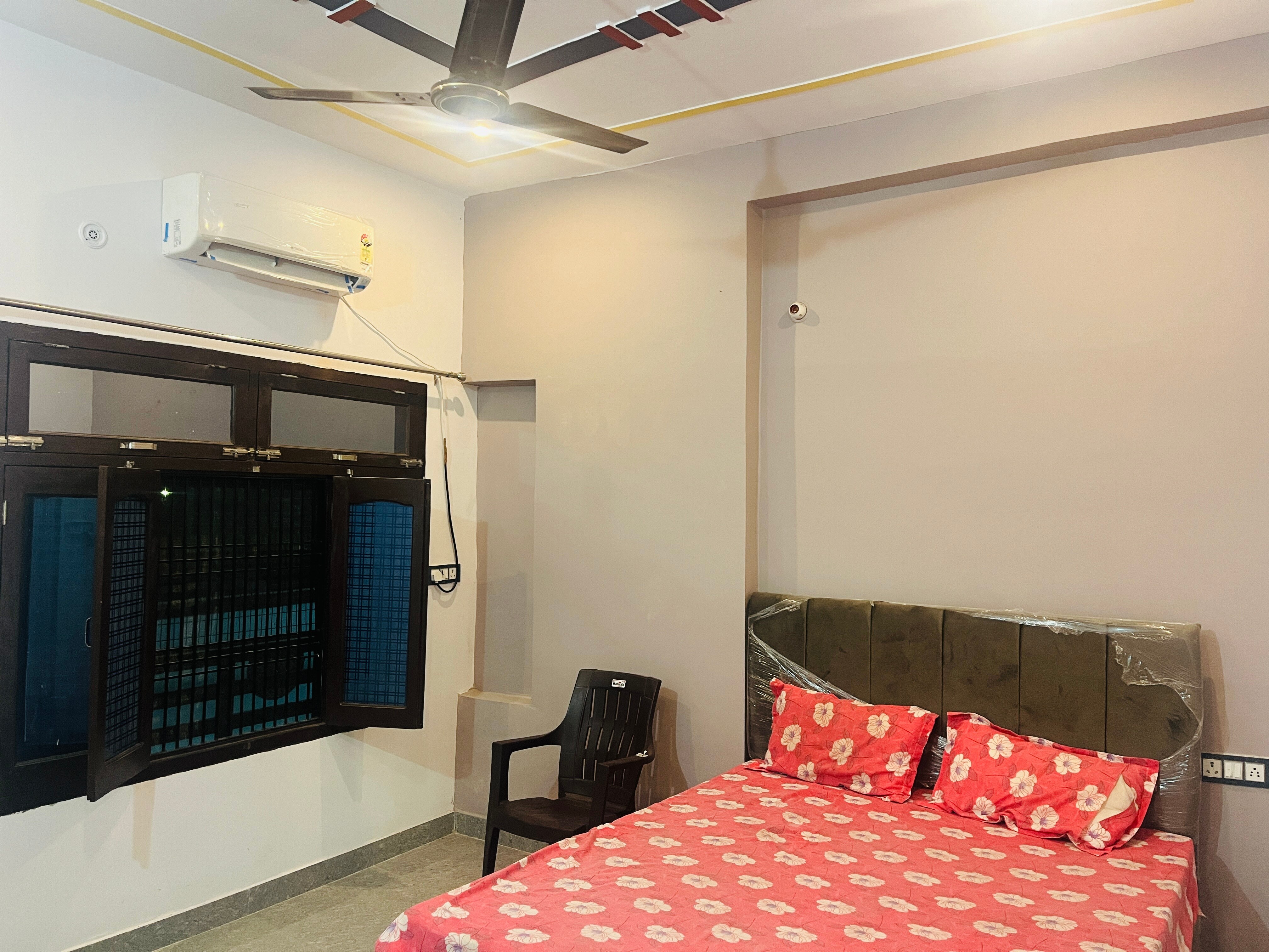 Anand Homestay - Tap to explore photos