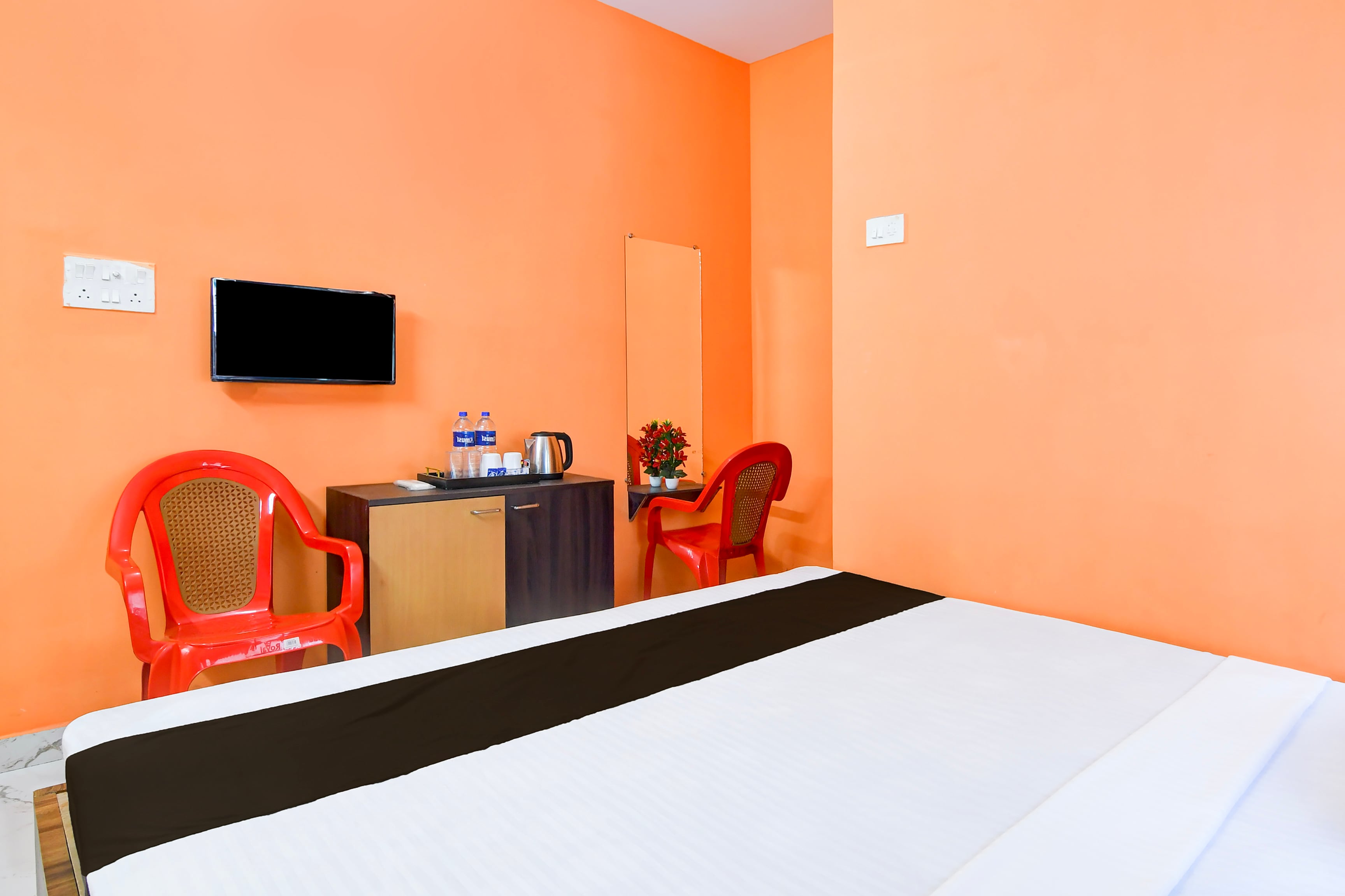 Hotel O Barasat Home Stay - Tap to explore photos
