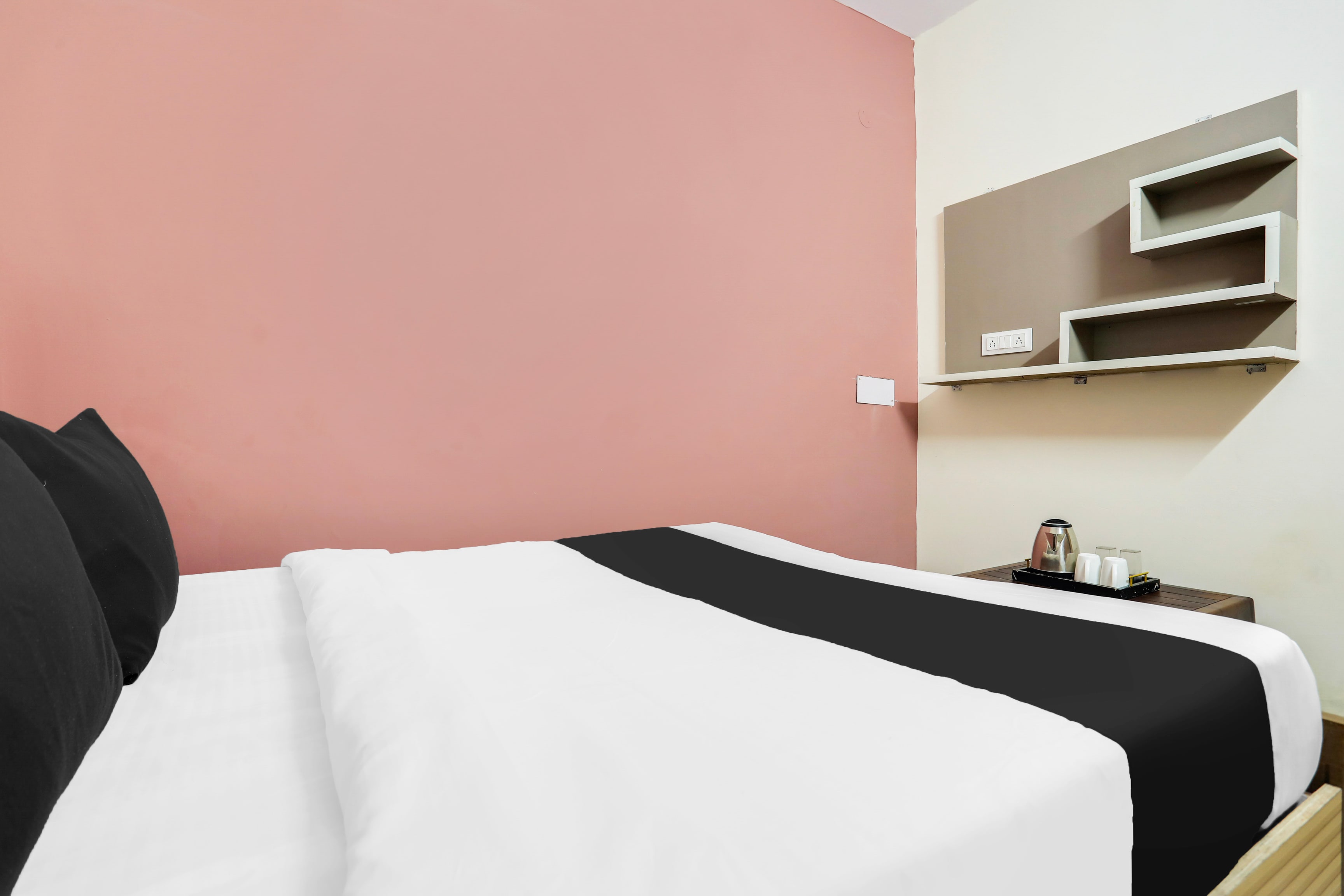 Super Hotel O Royal Stay - Tap to explore photos