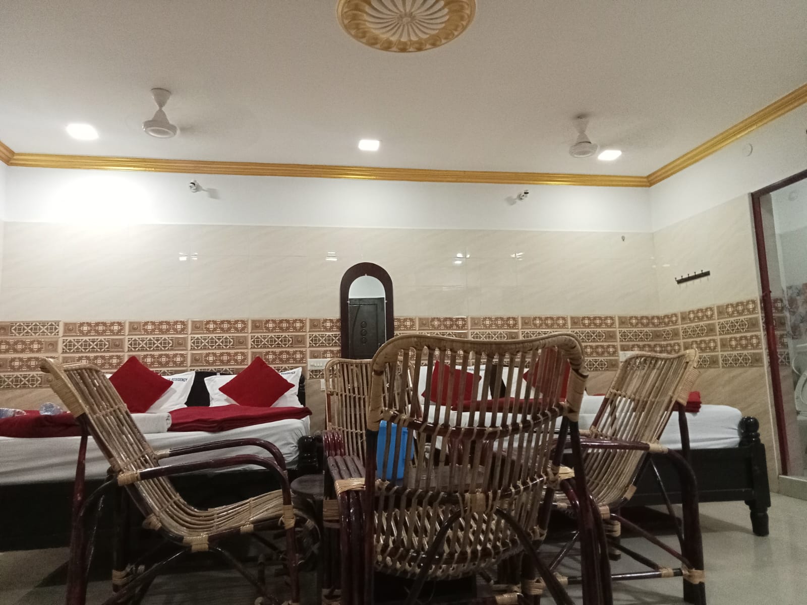 SRI VINAYAGA RESIIDENCY - Tap to explore photos