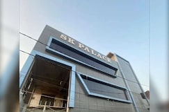 SPOT ON S.k Palace, Kanpur