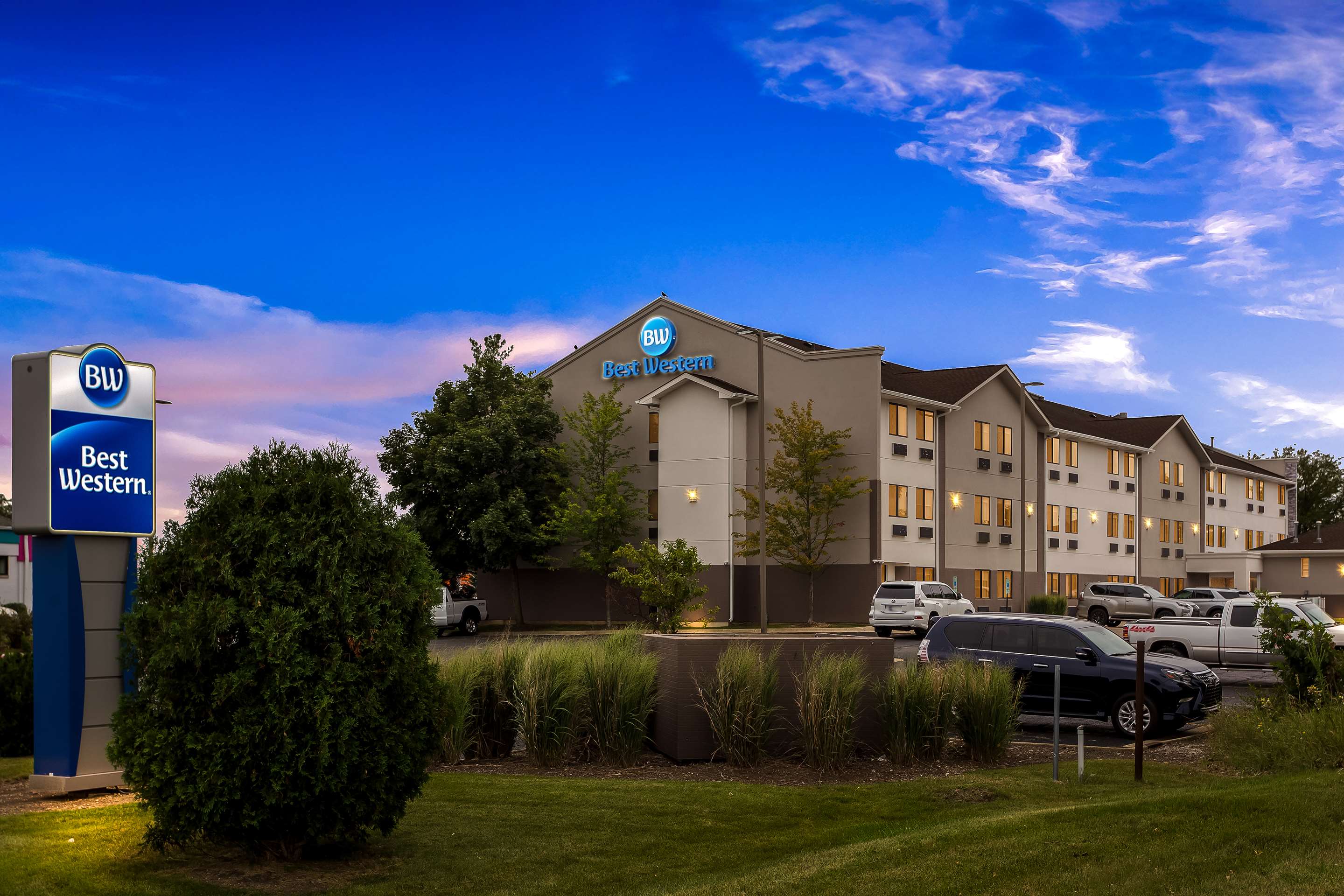 Best Western Oswego Hotel - Tap to explore photos