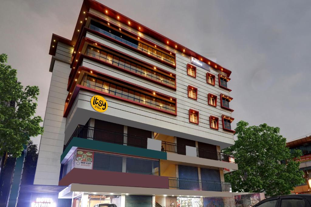 Hotel Fathima Palace - Tap to explore photos