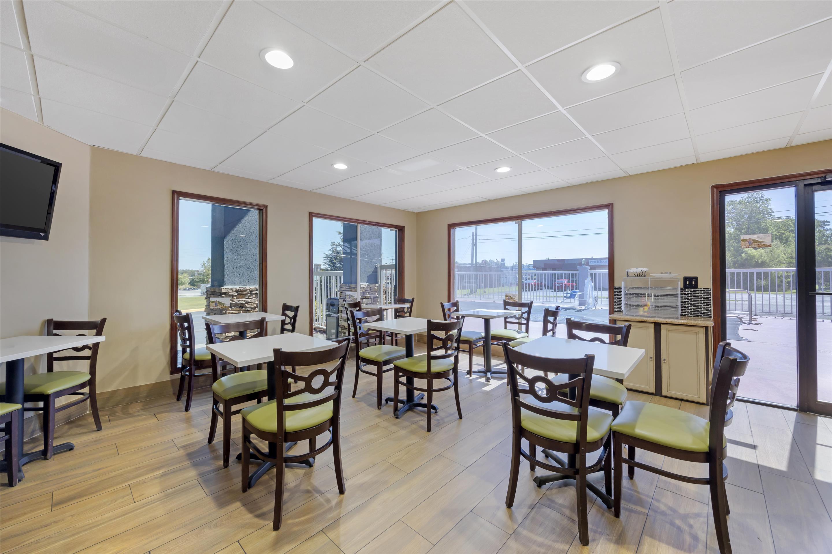 Best Western Fairwinds Inn - Tap to explore photos