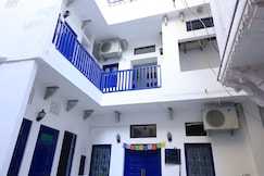 White Poppy Lake Side Hostel, Udaipur