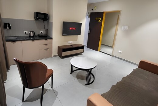Ritz Hospitality 104