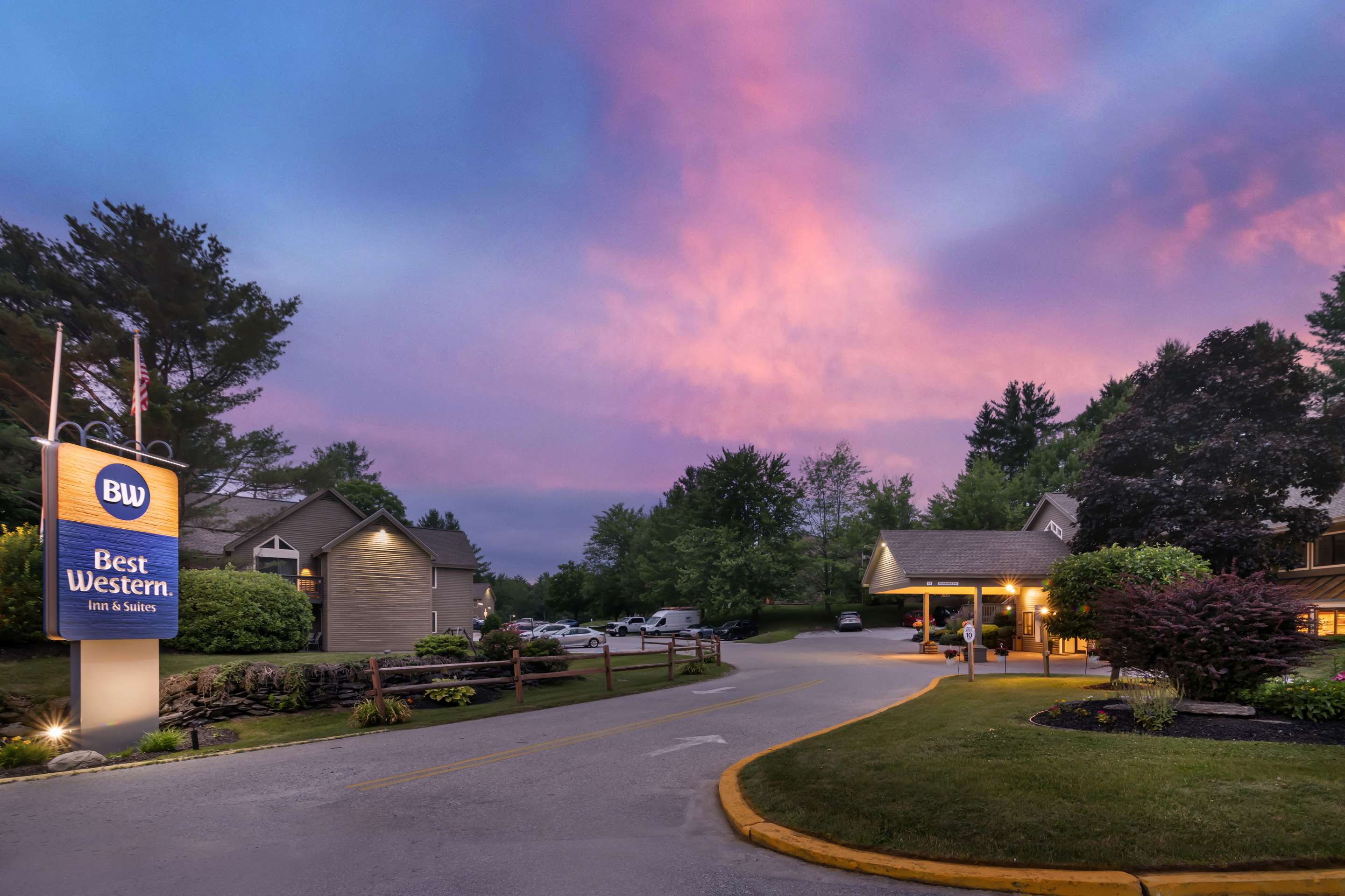 Best Western Inn & Suites Rutland-Killington - Tap to explore photos