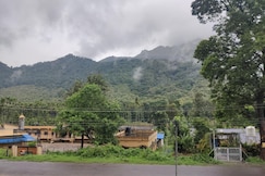 Ponnus Residency, Mannarkad