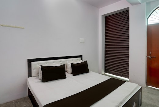 OYO 828185 Ayush Hotel And Restaurants