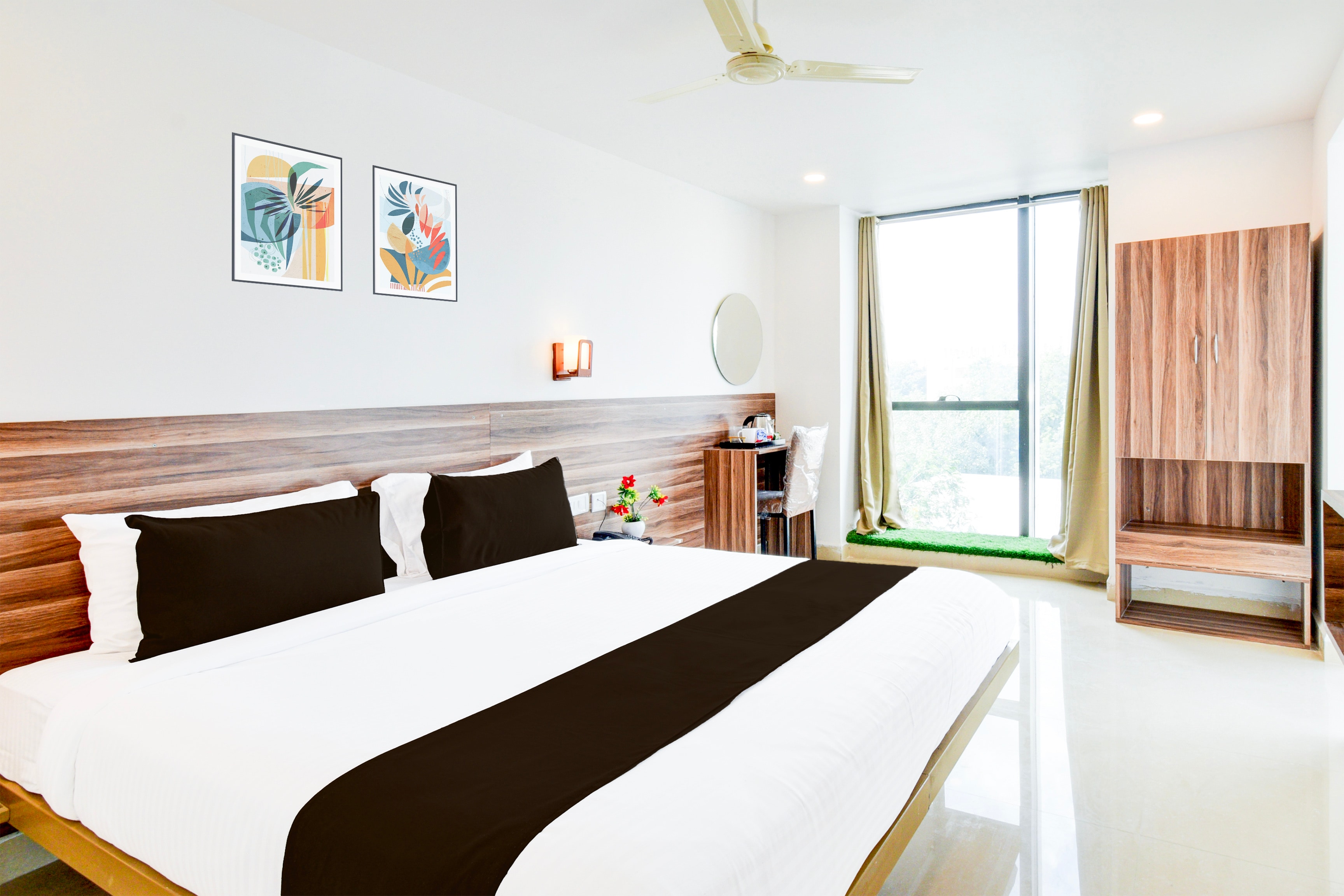 Hotel SRH luxury Rooms Near Rail Nilayam, NCL. - Tap to explore photos
