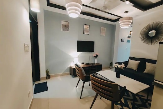 Sundae Airport Metro Dwarka 2 BHK