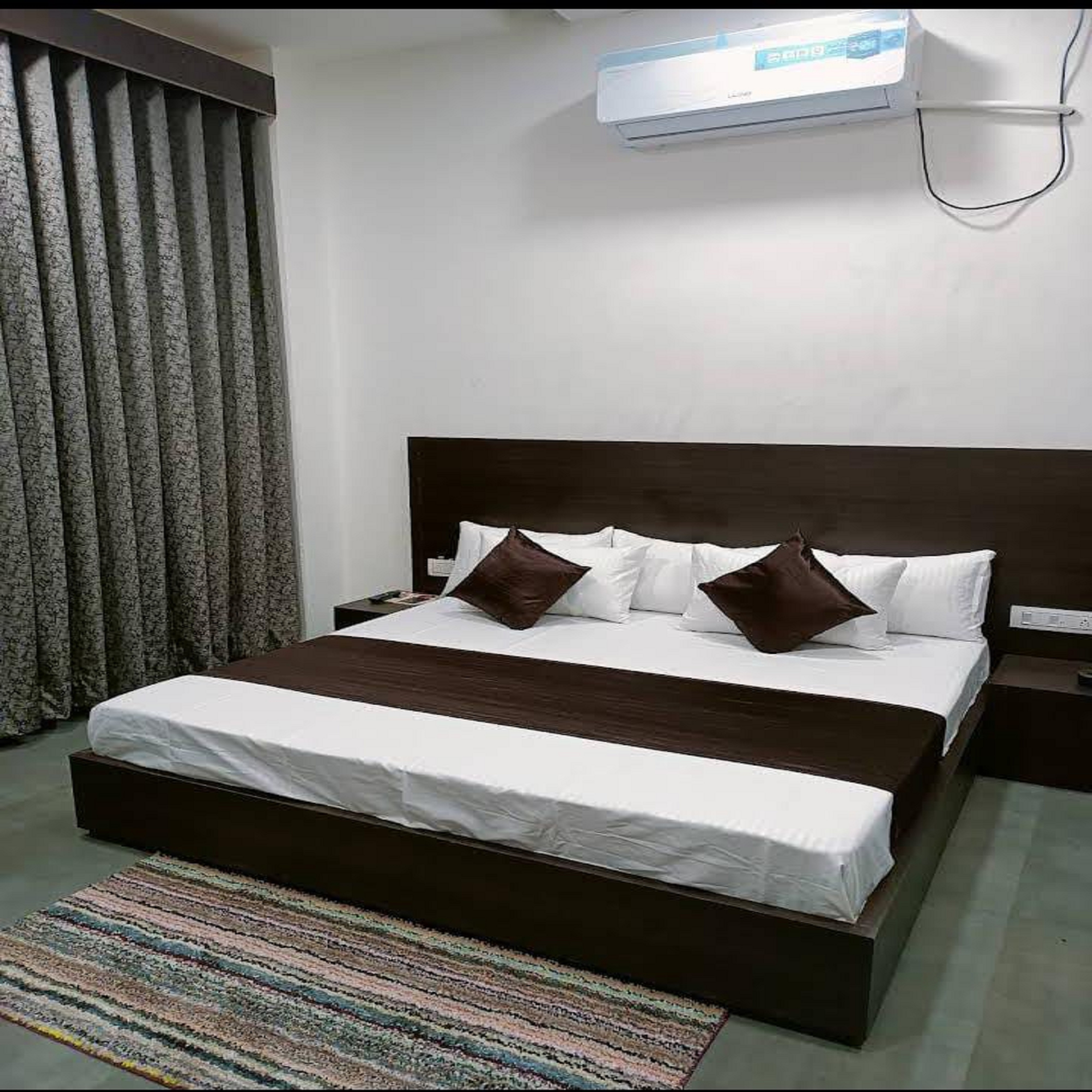 Pawan Hotel - Tap to explore photos