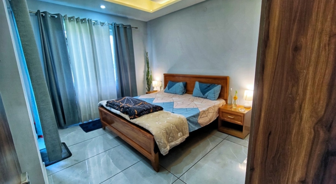 Sumyati - Tranquil & Luxury 1BHK with Ganga View - Tap to explore photos