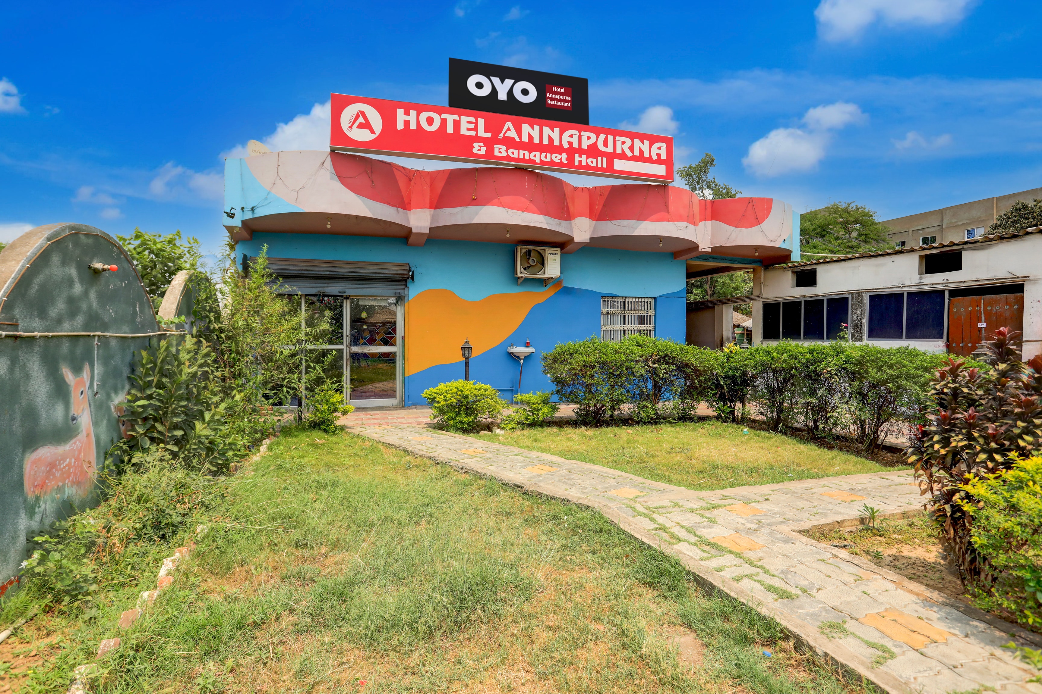 OYO Annapurna Restaurant & Hotel - Tap to explore photos