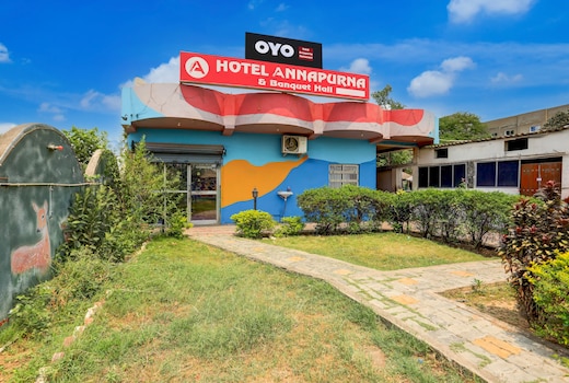 OYO Annapurna Restaurant & Hotel