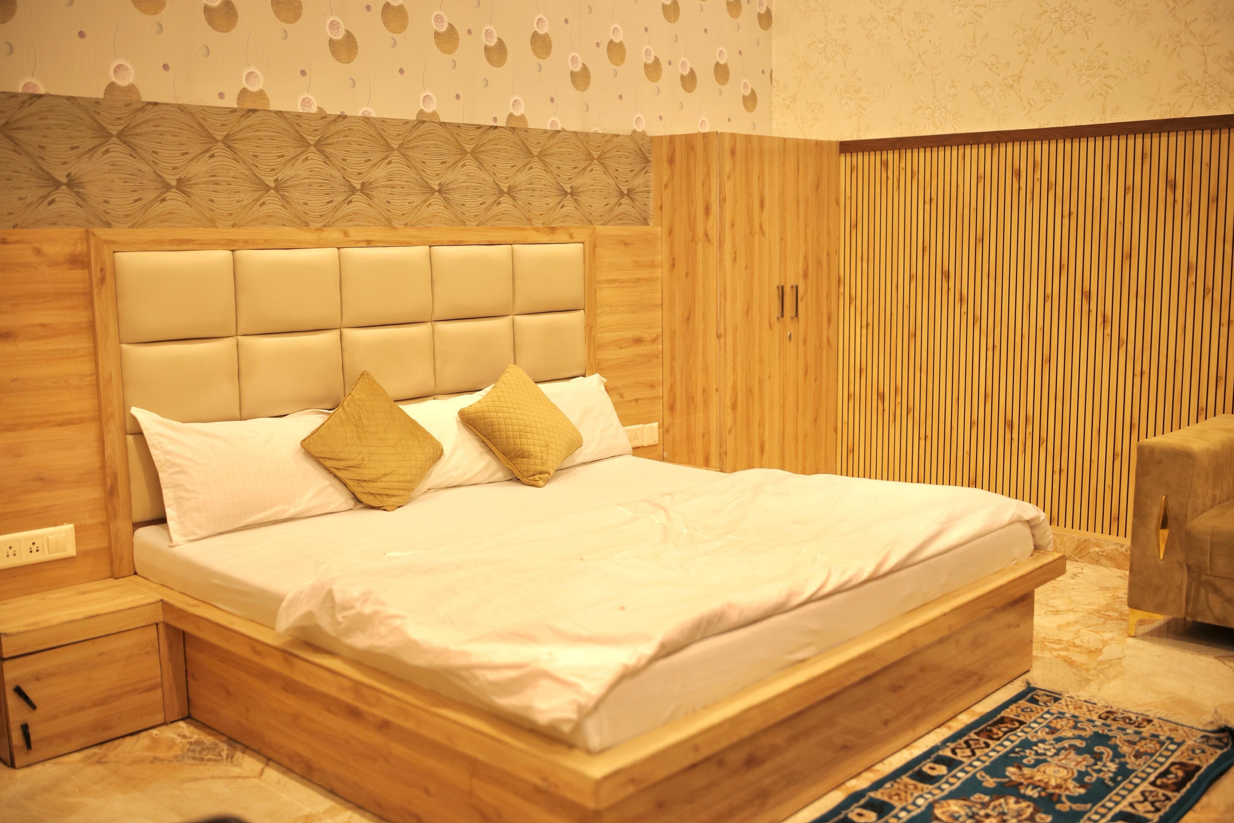 Hotel O Vaikunth Radhika Farm - Tap to explore photos