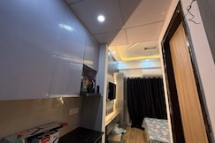 Stayhomes, Greater Noida