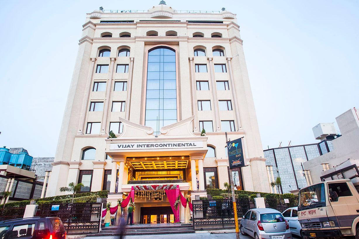 Hotel Royal Cliff Kanpur INR 1320 OFF   5  5  0  0   Deal Photos