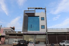 MOUNT PLEASEANT HOTEL BAR and RESTURANT, Desuri