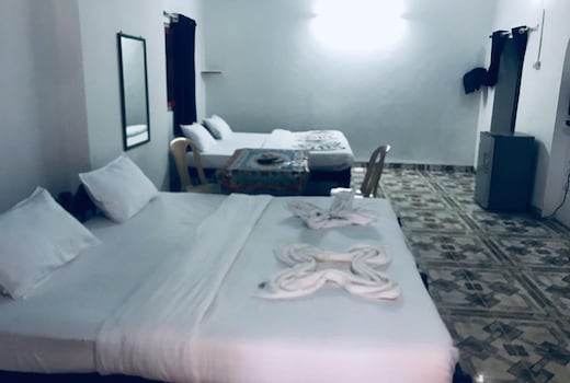 Ave Maria Holiday Home | Rooms & Wi-Fi