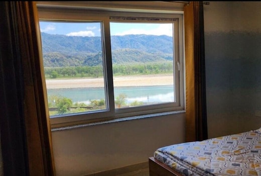 Heaven by the Ganga   Peaceful 1 BHK near AIIMS