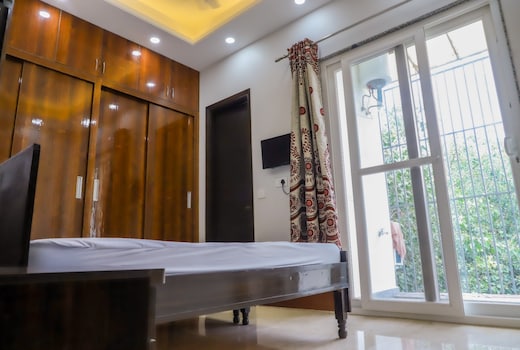 Posh studio apartment in Malviya Nagar