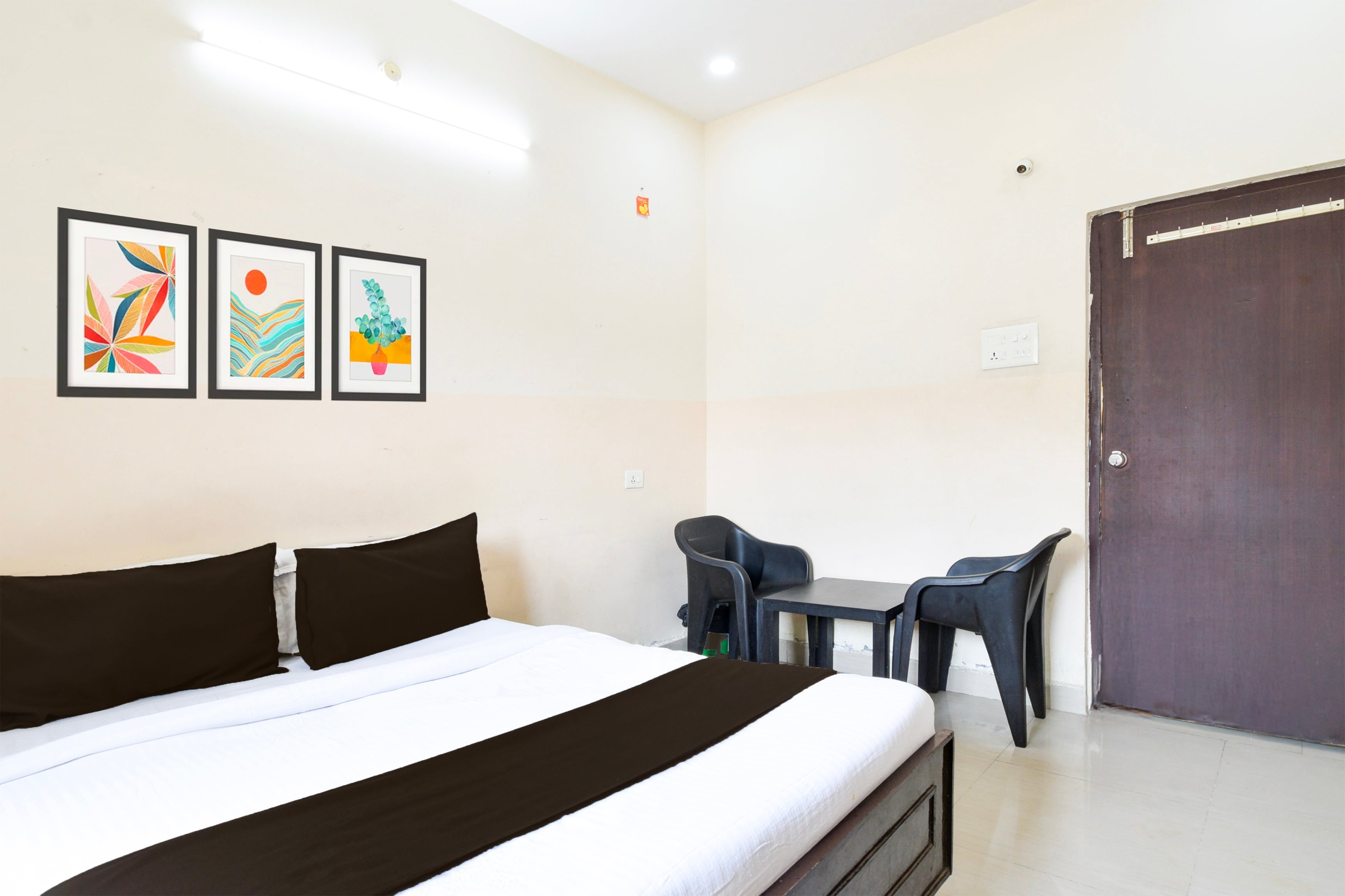 Hotel O Kakatiya Deluxe Rooms - Tap to explore photos