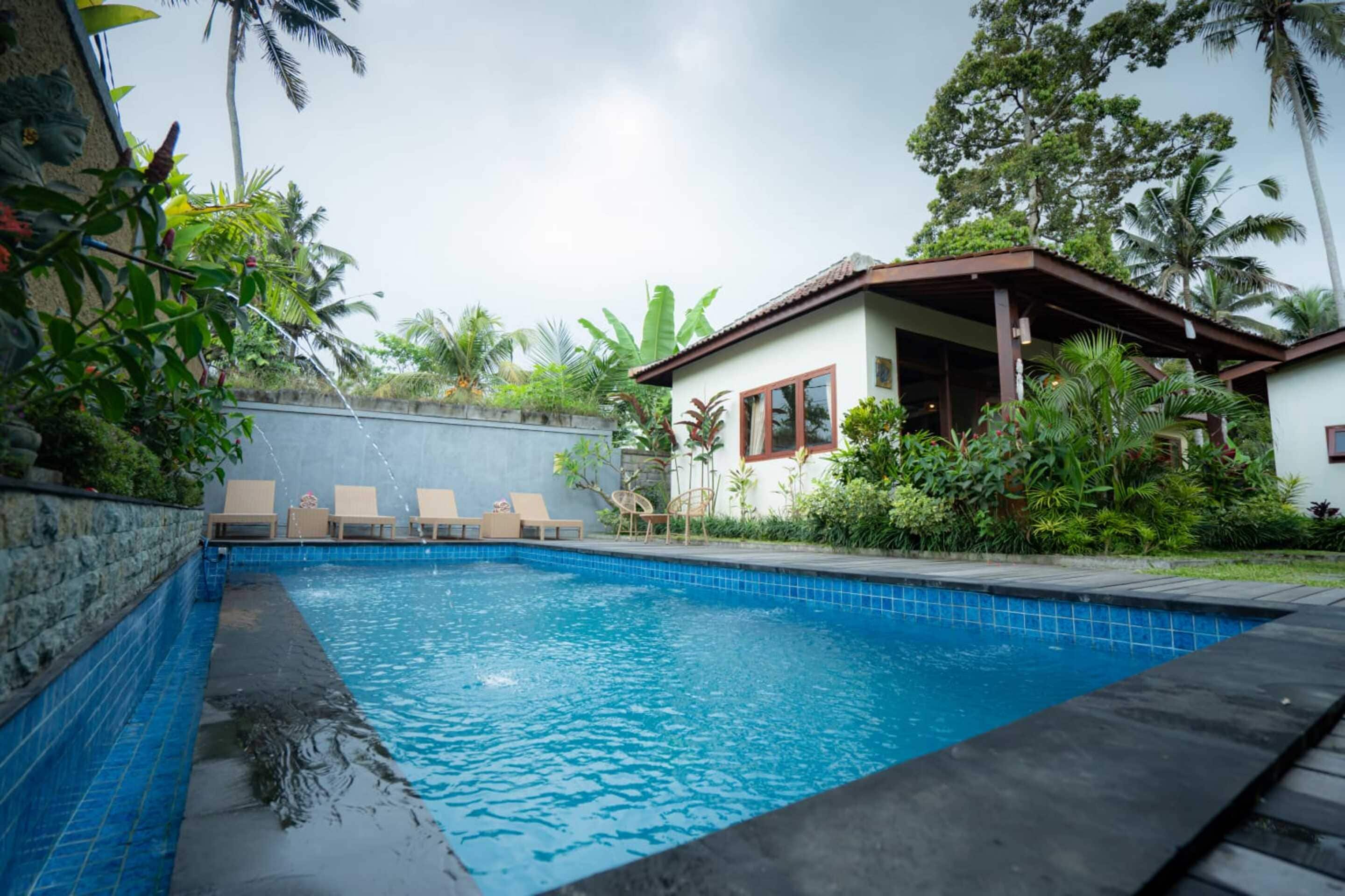 Belvilla 93821 Pondok Sadia Villa - Tap to explore photos