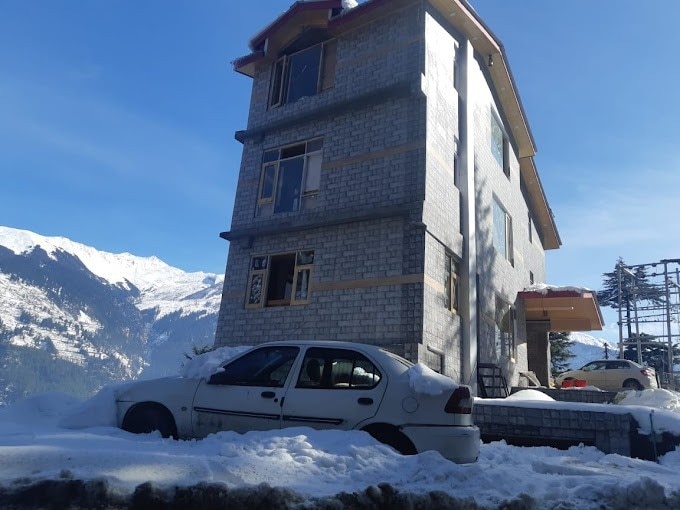 HighQ Manali - Tap to explore photos