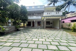 VAR - Sea Haus: AC 4BHK, 9 min walk to beach, Varkala