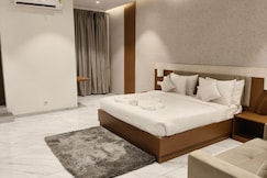 Solasta Stays and Banquets, Pune