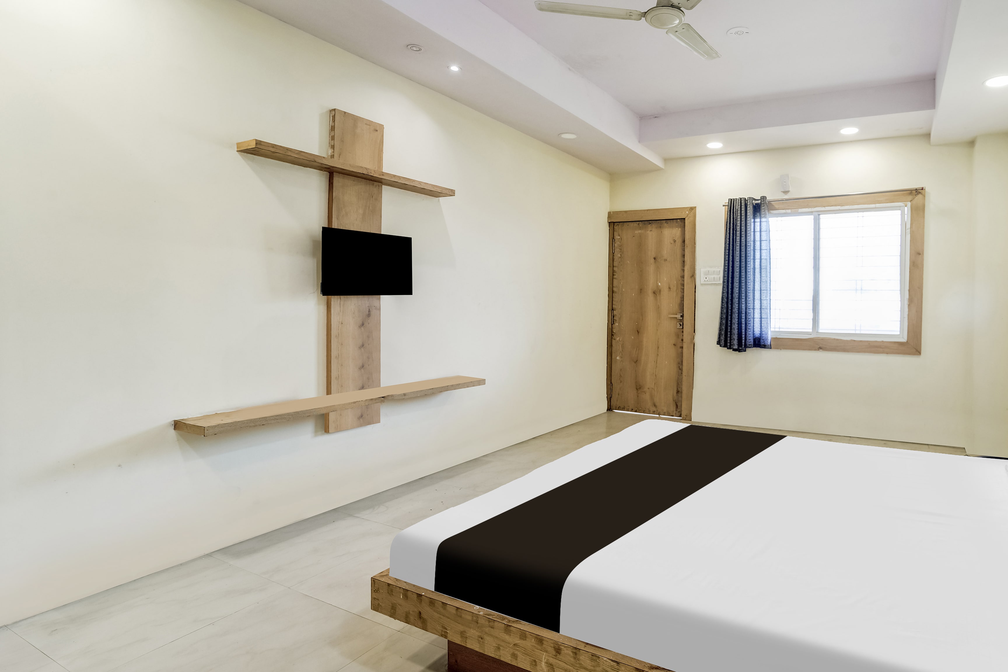 Hotel O katyayani - Tap to explore photos