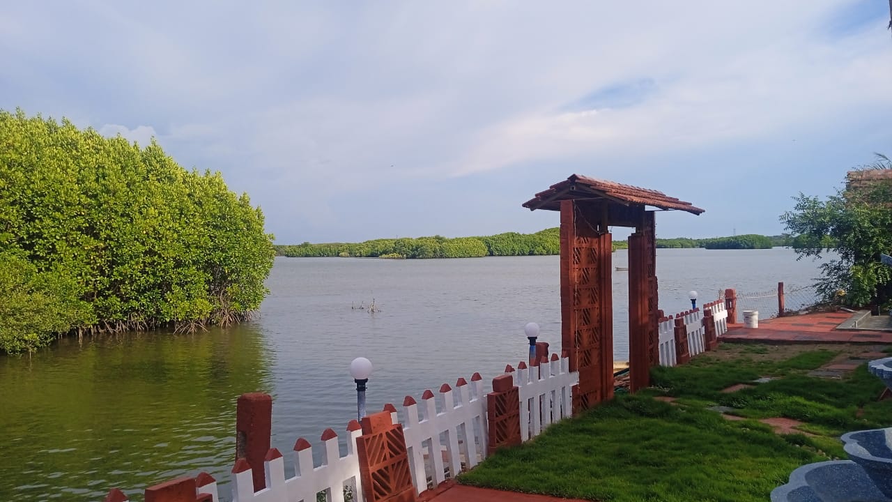 KGN Backwater resort - Tap to explore photos