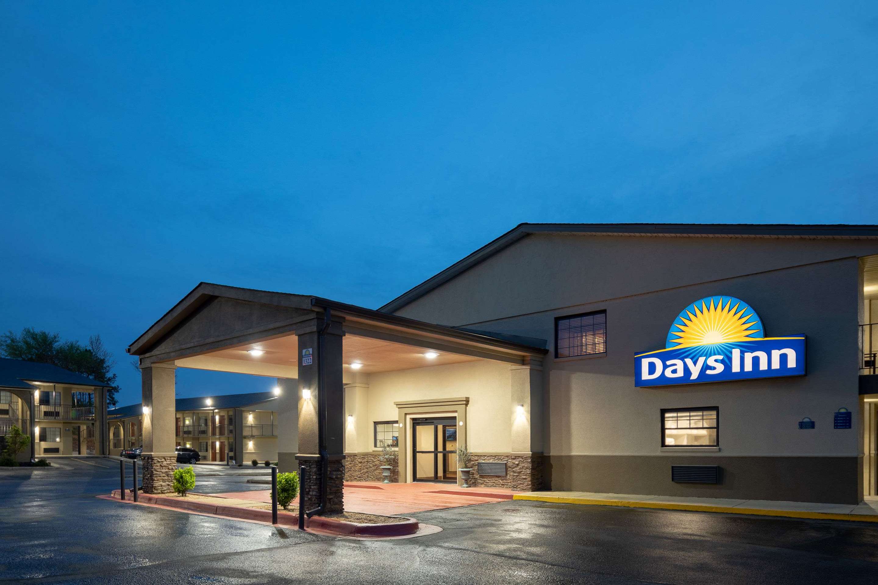 Days Inn & Suites by Wyndham Athens Alabama - Tap to explore photos