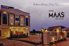 Hotel Maas Residency, Adoor