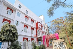 Hotel O Raas Near Hira Sweet, Delhi