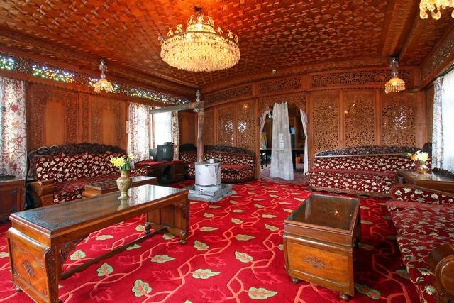 Houseboat Jagoo Palace - Tap to explore photos