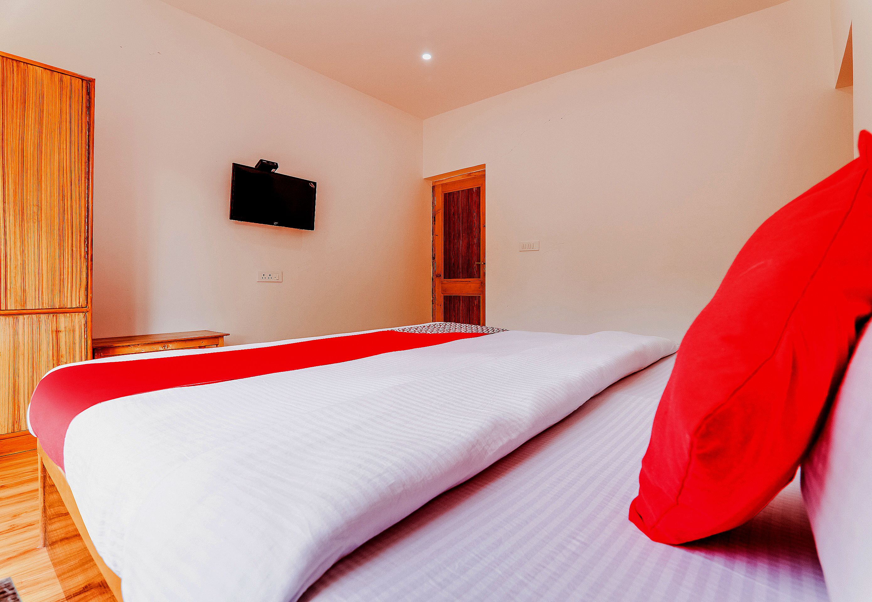 Hotel O Deluxe United Corporate Home - Tap to explore photos